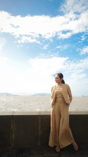 Toral Rasputra Instagram - Things will not always go as planned, but even the unplanned can be beautiful……….❤️

Shot by @jaysingal_ 
Wearing @thelabellife 
Styled by @yashasvisingh19 
Makeup by @thombrekapil 
Hair by @meenakshikolvankar 

#wednesday #instareels #reeloftheday #reelsvideo #reelitfeelit #toralrasputra