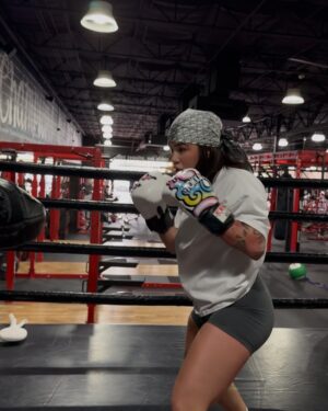 Tracy Cortez Instagram - Little by little, day by day! Making sure every session count 💪🏽 thank you @romansalazarmma 🤝🏽 road back ain’t easy, but so worth it ❤️‍🔥❤️‍🔥❤️‍🔥🙏🏽
•
Wearing all @alphalete 
CORTEZMMA for $$ off
