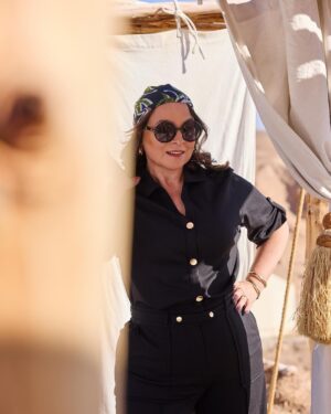 Trijntje Oosterhuis Instagram - Zou het dan echt zo zijn dat de echte lente eindelijk in zicht komt? Ook al hebben we nog wat koude stuiptrekkingen ik ga vanaf NU in mijn nieuwe Spring Collectie die ik in samenwerking met @msmode mocht maken. Wat een eer voor de tweede keer op rij. Eerst party Christmas en nu Spring 💚💙. We zijn er voor naar het prachtige Marrakech gegaan om de foto’s te maken! Wat maak ik toch mooie dingen mee 🙏🏽🫶🏽🔥. Hopelijk zijn er opnieuw weer heel veel prachtige vrouwen die van deze collectie kunnen genieten. En trots zijn op hun mooie curves. In deze collectie zit voor iedereen wel iets wat past! Heel benieuwd naar al jullie reacties! Check de hele collectie via de link in bio en in story’s. Hier vast een paar items in de carrousel swipe naar rechts ➡️! MS mode bedank opnieuw voor jullie vertrouwen en onze wederzijdse click 🔥♾️ ik ben dankbaar. Dromen zijn er om uit te komen! #msmode #dromen #spring #dankbaar❤️ #curves #beautyful #countmyblessings❤️ #marrakech