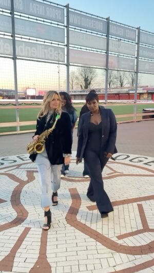 Trijntje Oosterhuis Instagram - Happy International Women’s Day! 🩷💃🏼
With love, The Ladies of Soul 🎶💜