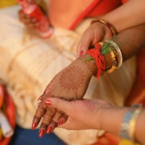 Triparna Bandyopadhyay Instagram - Briddhi 🥰 
One of the most essential ritual of any Bengali marriage. Had a dreamy day and this part of my wedding is closest to my heart ❤️
#bt #bishchalatriplene #wedding2024 #bettertogether #bridhi #briddhi