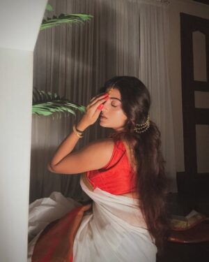 Triparna Dey Instagram - পরিণীতা❓