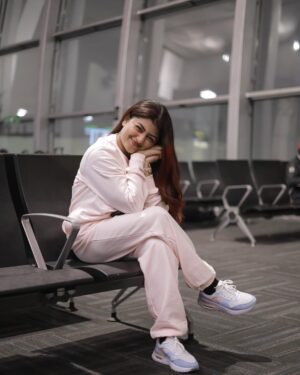 Triparna Dey Instagram - Airplane mode on ✈️

Fit - @bonkers.corner
Sneakers - @nike