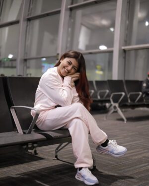 Triparna Dey Instagram - Airplane mode on ✈️

Fit - @bonkers.corner
Sneakers - @nike