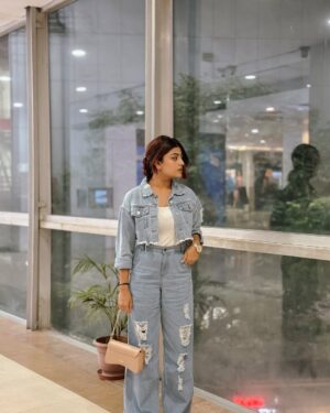 Triparna Dey Instagram - My maa said “Taka diye Chera jama pant kenar ki mane”