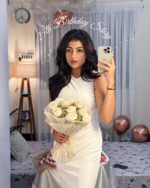 Triparna Dey Instagram - So this is 25 ! But my back and knee pain makes me feel like 52😭 Never mind, posting birthday pictures after 2 months 🤷🏻‍♀️ 
Thank you @arijitmanna4 & @somyadeep for these lovely cakes and gifts 🎁 , forever grateful ♥️🫂