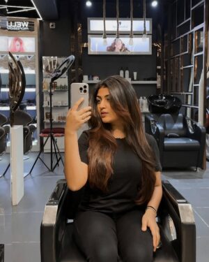 Triparna Dey Instagram - I hope you are having a day as good as my hair 💇🏻‍♀️

Do you guys like my new hair cut 🤔 is it looking good on me 🤔