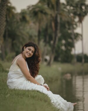 Triparna Dey Instagram - 🪞🦢

📸 @aniruddhanag93
