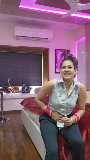 Twinkle R. Vasisht Instagram - Noooo noooo not yet! 🥸🤠🤯 [ its a joke i am NOT PREGNANT!😅]