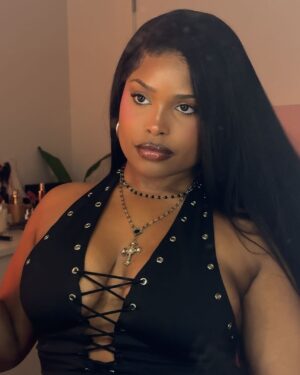 Tyla Gomez Instagram - dumpy dump of a multifaceted hot girl - a lil wellness, a lil fitness, always a baddie! ❤️‍🔥🙂‍↔️