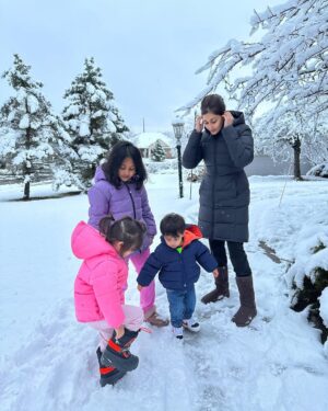 Umme Ahmed Shishir Instagram - Things we do when school gets called off ❄️☃️ @alayna_1508
