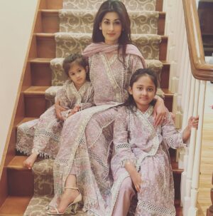 Umme Ahmed Shishir Instagram - Eid Mubarak to all 🌙  Wearing- @ansabjahangirstudio