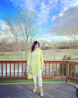Umme Ahmed Shishir Instagram - The sky is blue and I am your truest green 💚