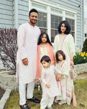 Umme Ahmed Shishir Instagram - Eid Mubarak to all 🌷