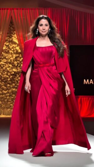 Urmila Matondkar Instagram - What a Splendid way to celebrate Indian Cinema and ever evolving Fashion along with it 😎
And who better than @htcity @htcityshowstoppers and #oneandonly @manishmalhotra05 to make it grand and glorious 🌟 ⭐️ 
Absolutely loved being a part of this  grandeur..to drench in the beauty and passion of it all ❤️❤️❤️