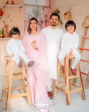 Uroosa Qureshi Instagram - EID MUBARAK 🤍

📸 @adil_bajwa_ 
Studio @getsettt