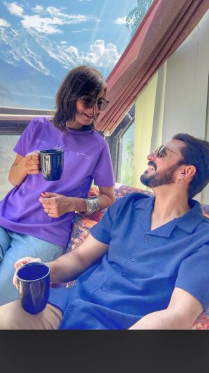 Uroosa Qureshi Instagram - If you can share with care GET MARRIED 
Shaadi itni bhi complicated nahi hoti…
Hum larte bhi hain per aik dosre pe marte bhi hain 
& that’s the beauty of this relation ❤️

Safar with @rahgeerstories 👍🏻
Videography @abdullahkilife 👍🏻
Hotel resort @cloud_nineandahalf 👍🏻
