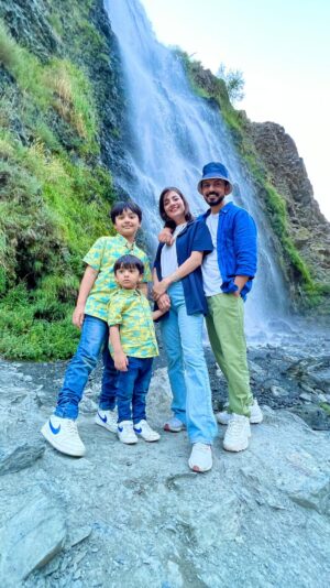 Uroosa Qureshi Instagram - Nikli hai dil se ye duaaaaa
ALLAH mujhe hamesha iss kabil rakhe ke main apne bachon ki har khushi aur khawaish puri ker sakon 🤲🏻
ALHAMDULILLAH 🙏🏻

Safar with @rahgeerstories 👍🏻
@manthokharesort 👍🏻