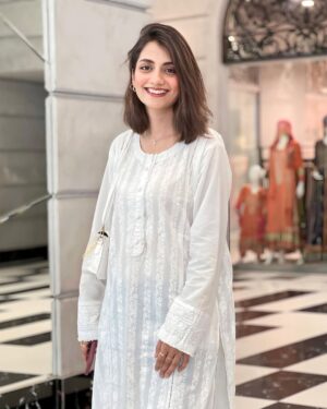 Uroosa Qureshi Instagram - I’ve hired the best photographer for lifetime luckily he is my HUSBAND ❤️