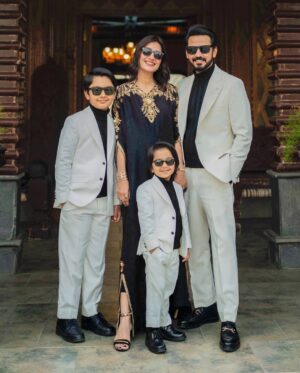 Uroosa Qureshi Instagram - Main Haseen 🖤
Mere Deewane Teen 🤍🤍🤍

📸 @abdulsamadzia 
👗 @minakashifofficial 
Kids suits @gemgarments ( PR @aniqaspr.official )