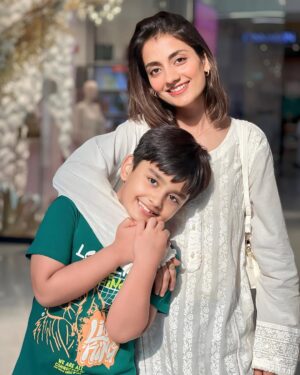 Uroosa Qureshi Instagram - I’ve hired the best photographer for lifetime luckily he is my HUSBAND ❤️