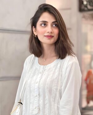 Uroosa Qureshi Instagram - I’ve hired the best photographer for lifetime luckily he is my HUSBAND ❤️