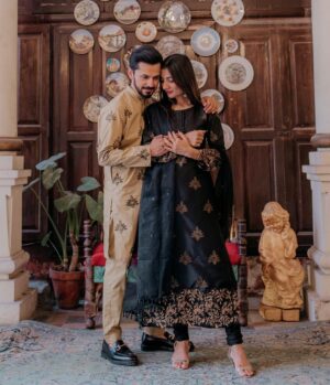 Uroosa Qureshi Instagram - Eid-e-Mohabbat Mubarak ❤️

Wearing @ahmadrazastudio @ahmadraza_men 
Location @morhaveli 
👞 @gomilaintersole