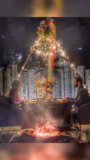 Uroosa Qureshi Instagram - A dreamy celebration ❤️
Shadi me hamesha harne wale ki jeet hoti hai 😍
#10thWeddingAnniversary

Location @glamplex.pk 
Saari by @the.silk.avenue.official ❣️
🎥 @talal.tauqeer