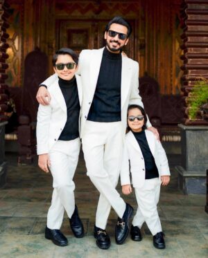 Uroosa Qureshi Instagram - Main Haseen 🖤
Mere Deewane Teen 🤍🤍🤍

📸 @abdulsamadzia 
👗 @minakashifofficial 
Kids suits @gemgarments ( PR @aniqaspr.official )