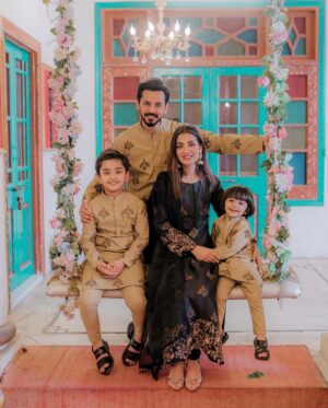 Uroosa Qureshi Instagram - Eid Mubarak 🤗🤗🤗
ALHAMDULILLAH 🙏🏻

Wearing @ahmadrazastudio @ahmadraza_men 👍🏻
Location @morhaveli 👍🏻
👞 @gomilaintersole 👍🏻