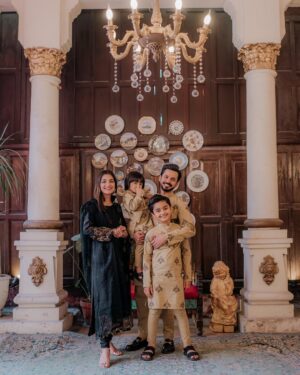 Uroosa Qureshi Instagram - Eid Mubarak 🤗🤗🤗
ALHAMDULILLAH 🙏🏻

Wearing @ahmadrazastudio @ahmadraza_men 👍🏻
Location @morhaveli 👍🏻
👞 @gomilaintersole 👍🏻