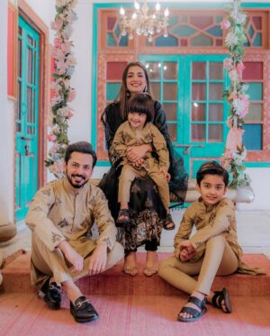 Uroosa Qureshi Instagram - Eid Mubarak 🤗🤗🤗
ALHAMDULILLAH 🙏🏻

Wearing @ahmadrazastudio @ahmadraza_men 👍🏻
Location @morhaveli 👍🏻
👞 @gomilaintersole 👍🏻