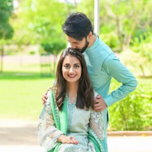 Uroosa Qureshi Instagram - Jese chand ke sung sitare hain
Wese hi hum tumhare hain ❤️
Wah Wah 🤣 EID MUBARAK