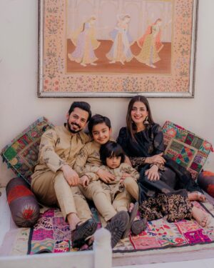 Uroosa Qureshi Instagram - Eid Mubarak 🤗🤗🤗
ALHAMDULILLAH 🙏🏻

Wearing @ahmadrazastudio @ahmadraza_men 👍🏻
Location @morhaveli 👍🏻
👞 @gomilaintersole 👍🏻