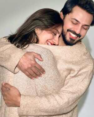Uroosa Qureshi Instagram - SUKOON hai to SHADI hit hai
Apni to phir Super hit hai ❤️
ALHAMDULILLAH 10 saal Uroosa & Bilal
#10thWeddingAnniversary 

📸 1st & 3rd pic taken by Sohaan Qureshi
📸 @moizalvi.official 
Studio @mastudio999