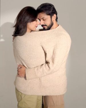 Uroosa Qureshi Instagram - SUKOON hai to SHADI hit hai
Apni to phir Super hit hai ❤️
ALHAMDULILLAH 10 saal Uroosa & Bilal
#10thWeddingAnniversary 

📸 1st & 3rd pic taken by Sohaan Qureshi
📸 @moizalvi.official 
Studio @mastudio999