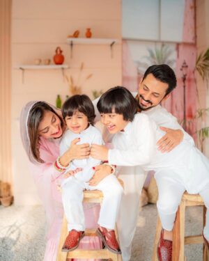 Uroosa Qureshi Instagram - EID MUBARAK 🤍

📸 @adil_bajwa_ 
Studio @getsettt