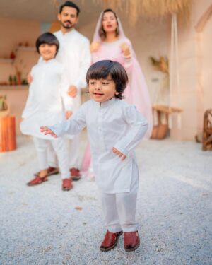 Uroosa Qureshi Instagram - EID MUBARAK 🤍

📸 @adil_bajwa_ 
Studio @getsettt