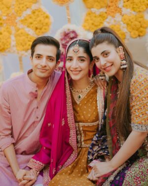 Urwa Hocane Instagram - And here’s the mehndi lagai that concludes all the events we had before nikkah day ! It’s been such a bliss ! Alhumdulillah ! 

@elanofficial 
@zaheenkamran 
@saraidrees_ 
#mawraameerhogai