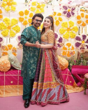 Urwa Hocane Instagram - And here’s the mehndi lagai that concludes all the events we had before nikkah day ! It’s been such a bliss ! Alhumdulillah ! 

@elanofficial 
@zaheenkamran 
@saraidrees_ 
#mawraameerhogai