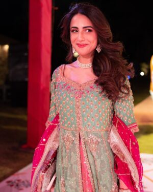 Ushna Shah Instagram - … Naheed & Parizad lived happily ever after.. with other people ♥️

👗 @zainabchottaniofficial 
(The nice photos are by @axmphotography_ )