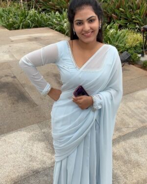 VJ Ezhilarasi Instagram - 🦢