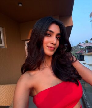 Vaishnavi Andhale Instagram - Sweet and Spicy with a sprinkle of Sparkle 🌶️🍫✨
Serving my Sundowner look freshly from Goa !