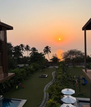 Vaishnavi Andhale Instagram - Sweet and Spicy with a sprinkle of Sparkle 🌶️🍫✨
Serving my Sundowner look freshly from Goa !