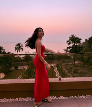 Vaishnavi Andhale Instagram - Sweet and Spicy with a sprinkle of Sparkle 🌶️🍫✨
Serving my Sundowner look freshly from Goa !