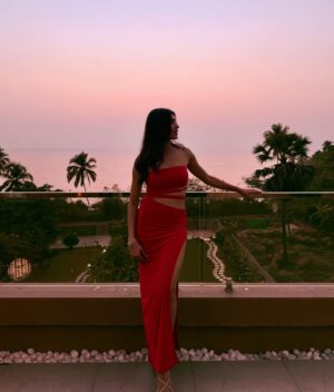 Vaishnavi Andhale Instagram - Sweet and Spicy with a sprinkle of Sparkle 🌶️🍫✨
Serving my Sundowner look freshly from Goa !