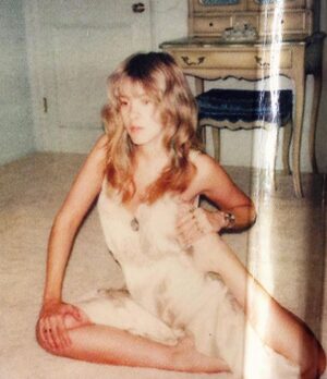 Valentina Hites Instagram - @CHLOE A bit of indie sleaze, boho rock, Stevie Nicks, Anita Pallenberg and 70’s romanticisim. I’m all in for this @chemena !!!