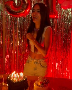 Valeria Emiliani Instagram - Los 31 más celebrados! G R A C I A S 💝 (Los que no salieron en las fotos la estaban pasando tan bueno que se nos olvidó 🤪)