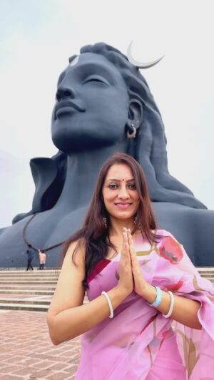 Vandana Lalwani Instagram - Why fear when the greatest force stands behind you? 🔱✨ 
When Mahadev is with you, no obstacle is too big, no fear too great!
 Har Har Mahadev! 🕉️🔥 
#mahashivratri #adiyogi #shiva #vandanalalwani