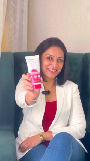 Vandana Lalwani Instagram - Say hello to hydrated, glowing skin with Mama Earth’s Beetroot Face Wash! ✨ Packed with the goodness of beetroot, it deeply nourishes, refreshes, and keeps your skin soft & supple. Ready to glow naturally? Try it now! ❤️ @mamaearth.in 

#skincare #beetrootfacewash #mamaearth #glow #vandanalalwani #gvieaesthetic